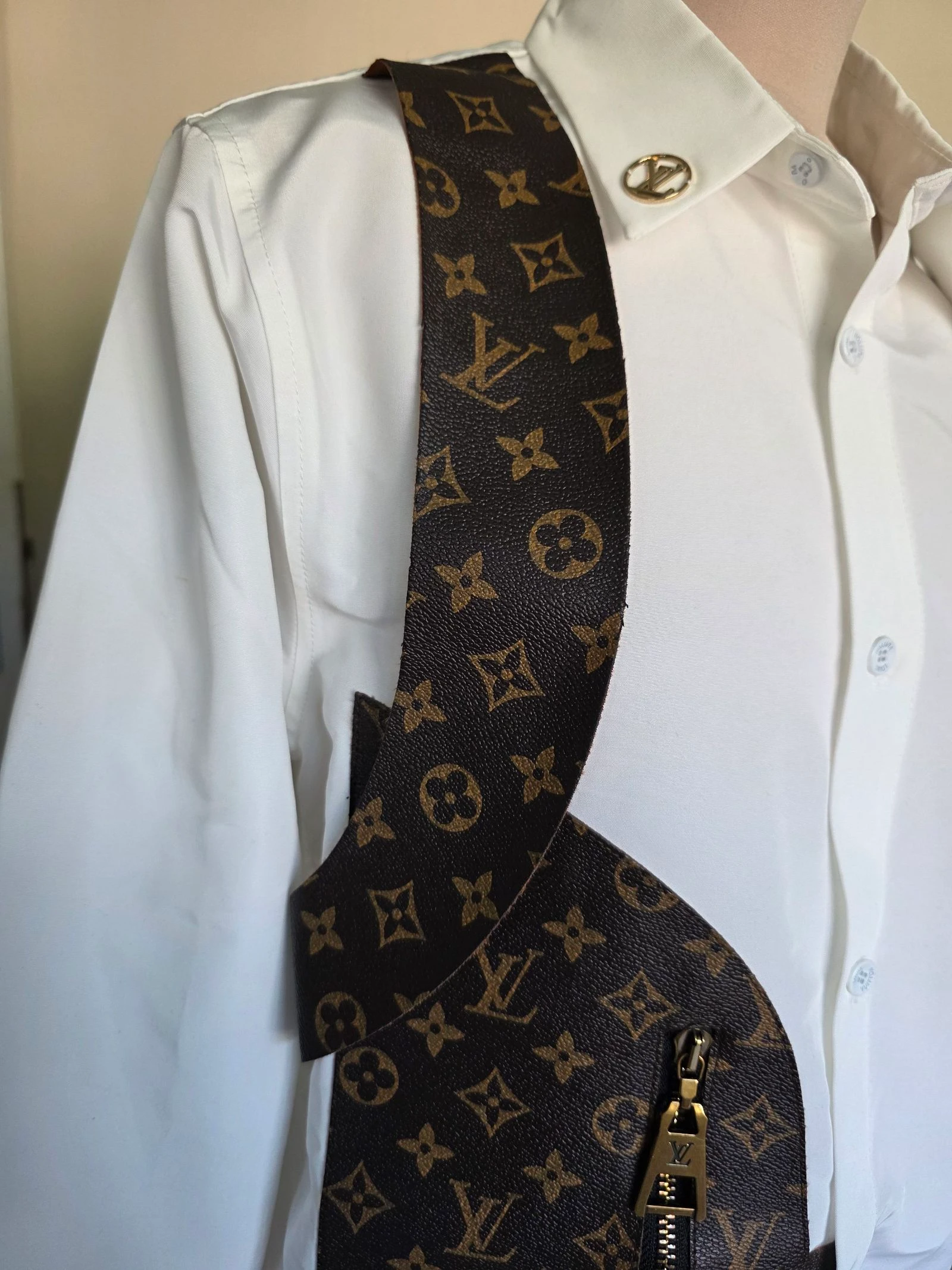 White LV Shirt – photo 3